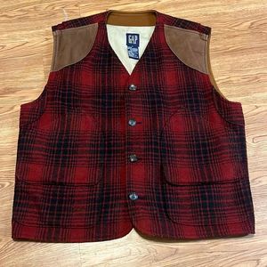 GAP Men's Handsome Unique Red Vest Retro Vintage Look Button Front Size …